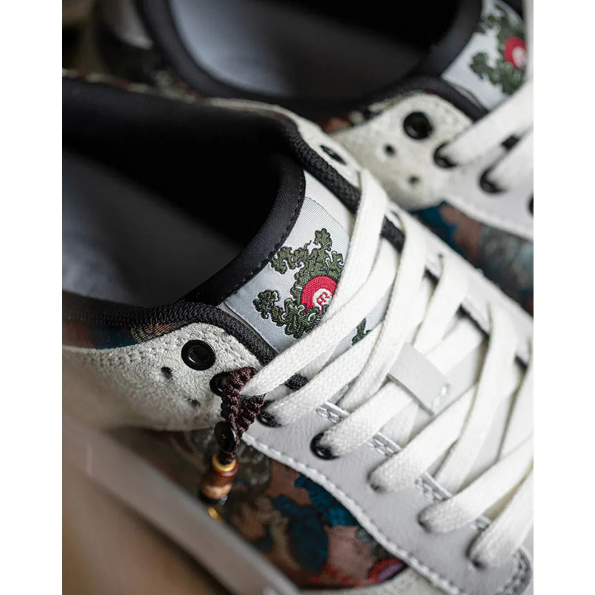 Liva Dunhuang Mythos sneakers