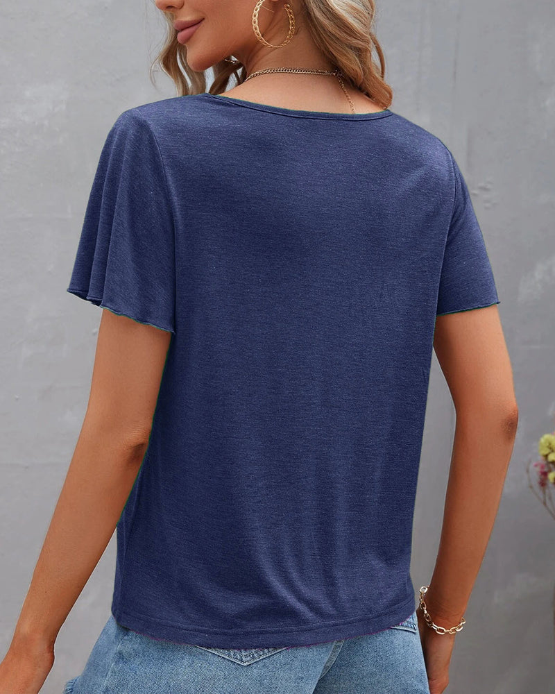 Ensfarvet T-shirt med halsudskæring