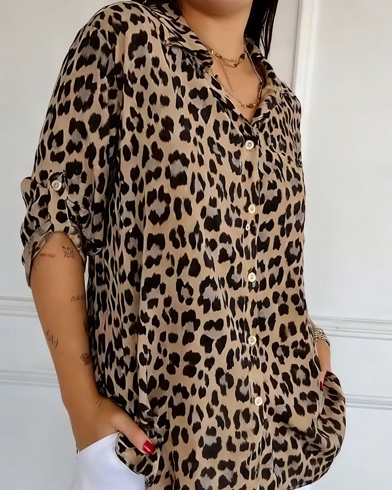 Moderigtige bluser med leopardmønster