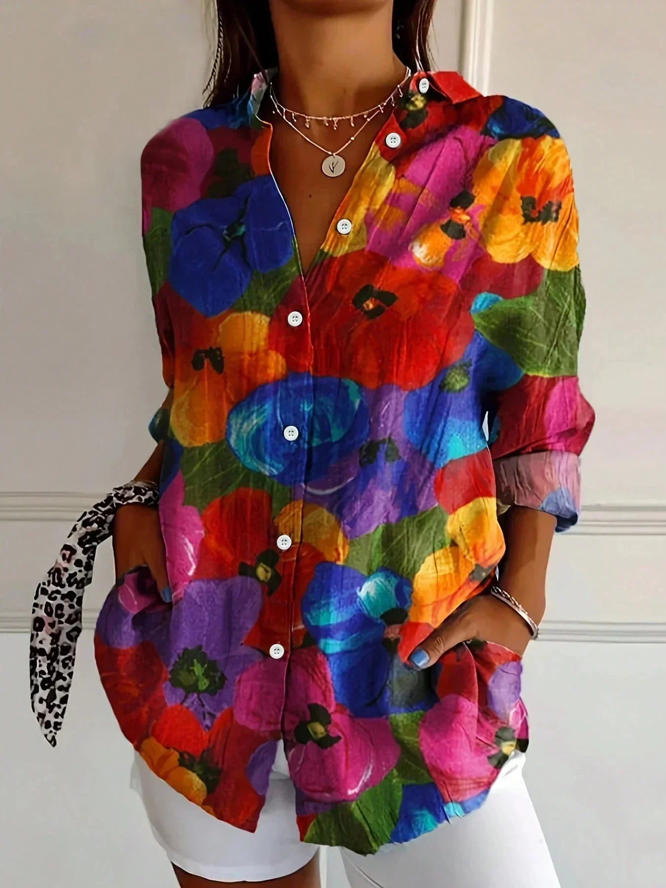 Astrid | Bluse med farverige mønstre