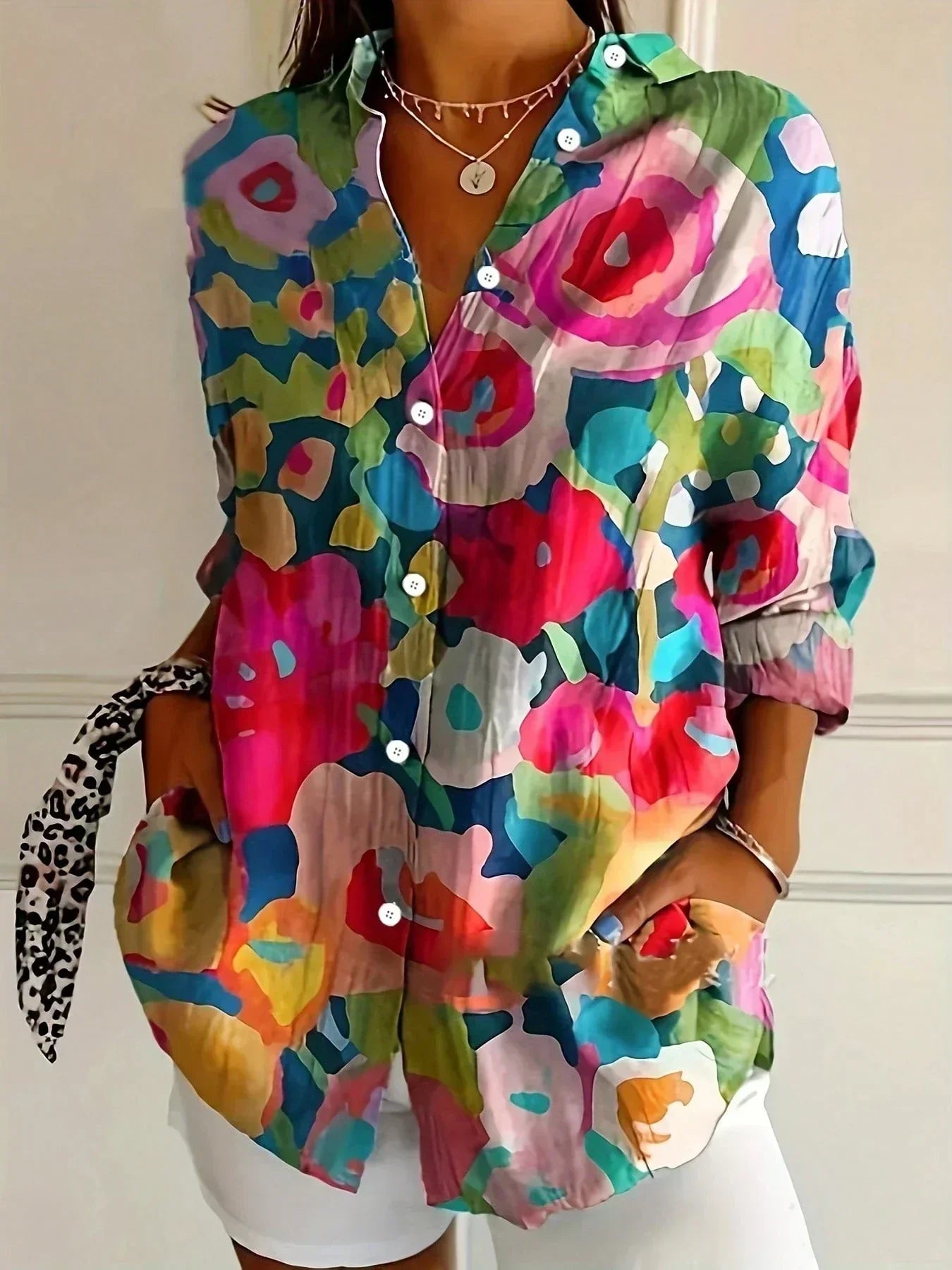 Astrid | Bluse med farverige mønstre