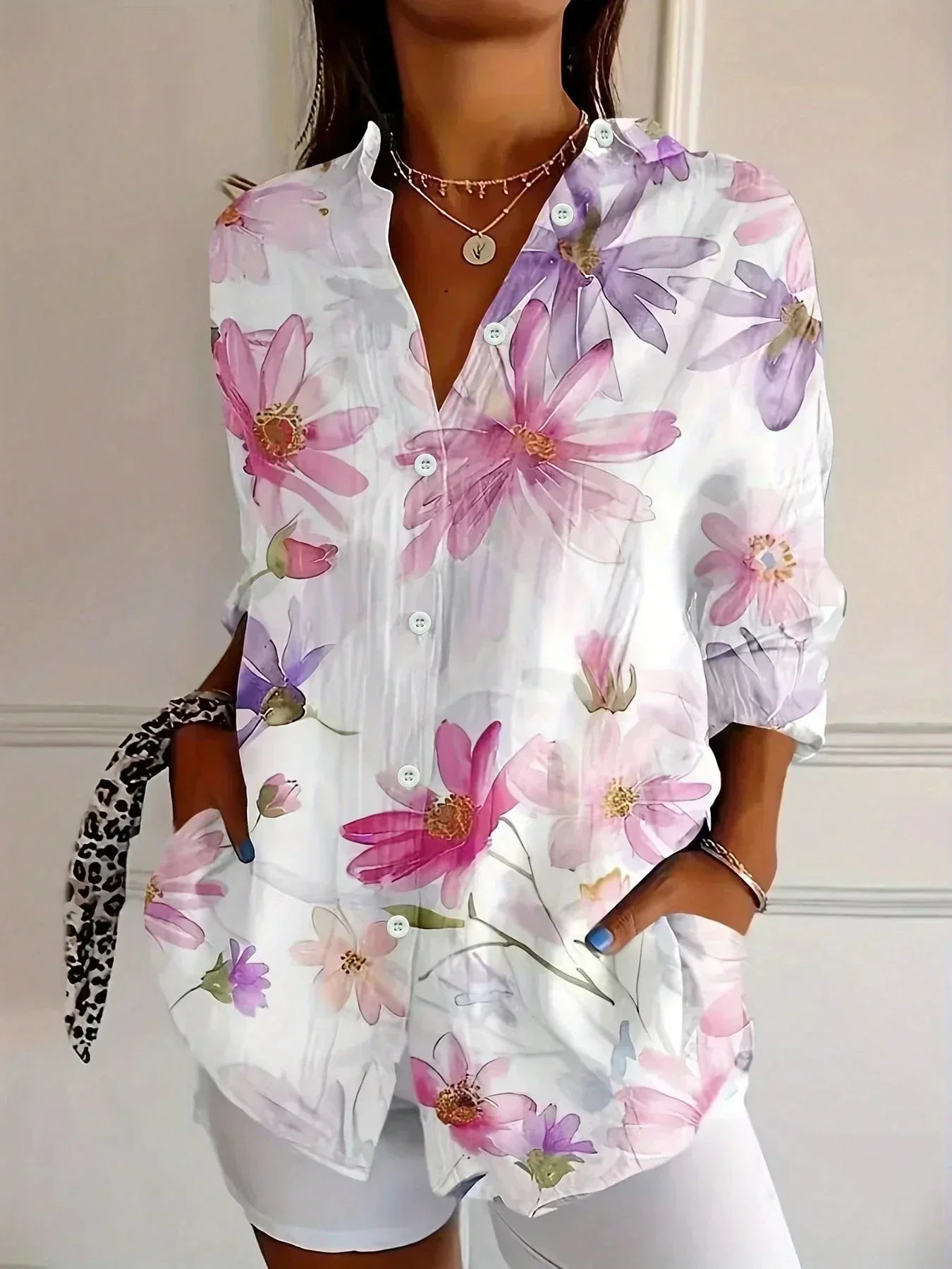 Astrid | Bluse med farverige mønstre